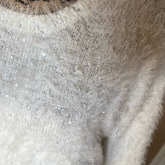 Stretch fluffy sequined sweater. - Picture 4 of 6